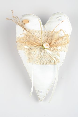 Juguete artesanal corazón de tela - MADEheart.com