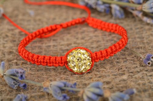 Bracelet tressé orange Bijou fait main avec perle brillante Cadeau pour femme - MADEheart.com