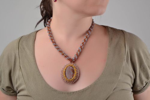 Joli collier en perles de rocaille avec pendentif fait main long accessoire - MADEheart.com