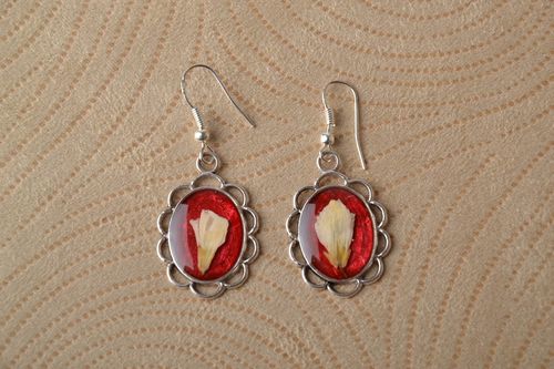 Red earrings with natural flowers and epoxy resin - MADEheart.com