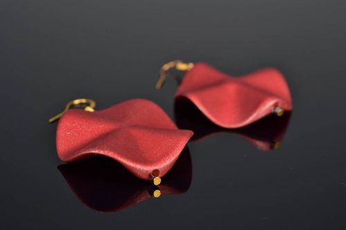 Boucles doreilles en plastique faites main  - MADEheart.com