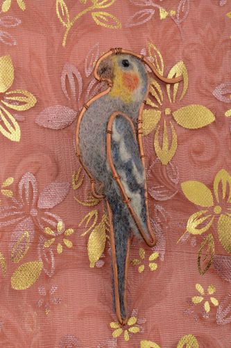 Handmade brooch bird brooch woolen brooch copper brooch parrot bird brooch - MADEheart.com