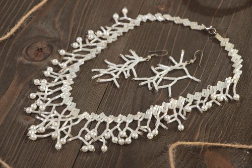 Set de bijoux boucles doreilles collier en perles de rocailles fait main blanc - MADEheart.com