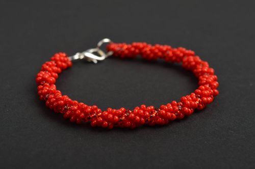 Bracelet en perles de rocaille Bijou fait main rouge Cadeau pour femme - MADEheart.com