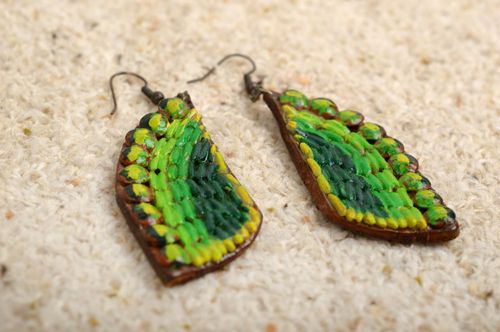 Orecchini pendenti di cuoio fatti a mano accessori da donna regalo originale - MADEheart.com