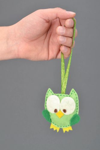 Muñeco de peluche hecho a mano - MADEheart.com