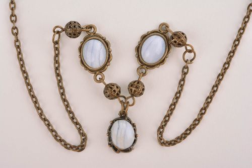 Handmade Halskette mit Anhänger Schmuck für Damen Anhänger mit Stein zart - MADEheart.com