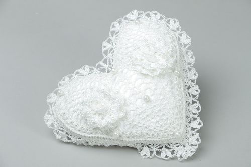 Handmade white ring pillow - MADEheart.com