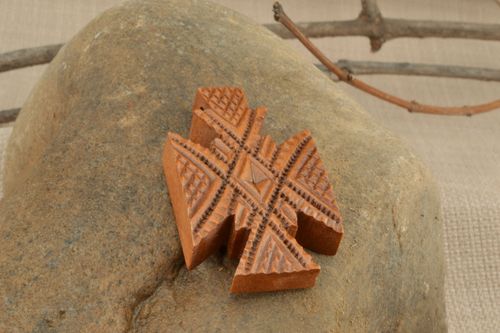 Handmade wooden crocifix - MADEheart.com