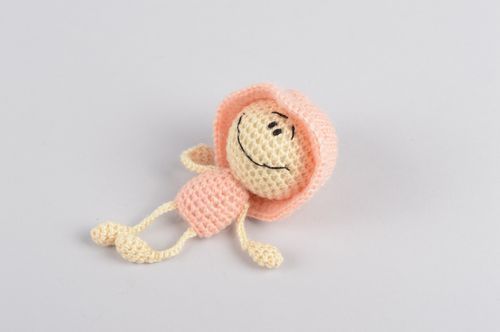 Juguete hecho a mano peluche original tejido decoración de interior Chiquito - MADEheart.com