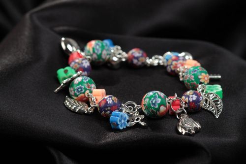 Bracelet pour fillette pâte polymère breloques multicolore original fait main - MADEheart.com
