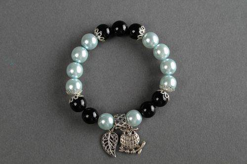 Handmade black and silver color beads bracelet with owl charm for young girls - MADEheart.com