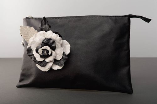 Originelle Clutch aus Leder - MADEheart.com
