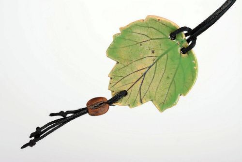 Ceramic pendant Leaf of currant - MADEheart.com