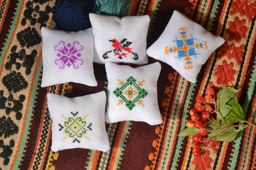 Handmade sewing accessories 5 pin cushions needle cases embroidery kits - MADEheart.com