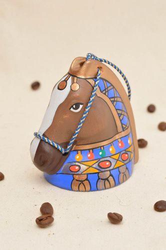 Оригинальный глиняный колокольчик в виде коня для дома с росписью хенд мейд - MADEheart.com