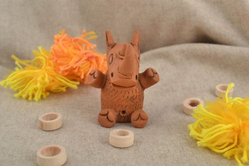 Handmade Keramik Deko Figur aus Ton Deko Figur Tier Statue Nashorn bemalt klein  - MADEheart.com