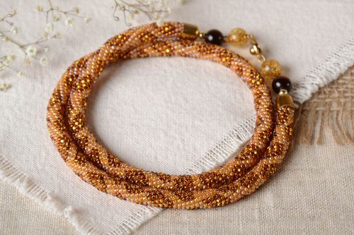 Collier spirale Bijou fait main Cadeau femme beige perles de rocaille tchèques - MADEheart.com