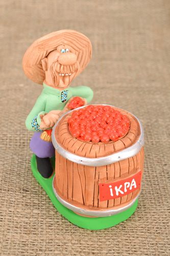 Estatueta de argila feita à mão Cossaco e caviar vermelho - MADEheart.com