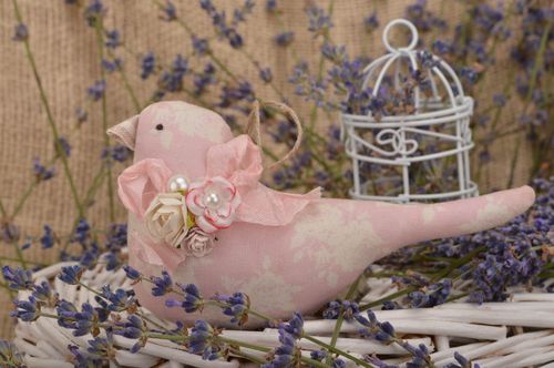 Интерьерная подвеска птичка розовая из хлопка на стену ручной работы для декора - MADEheart.com