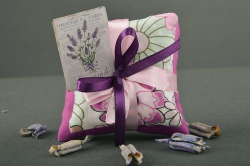 Schönes handgemachtes Sashet Kissen mit Aroma aus Textil mit Minze Flieder - MADEheart.com
