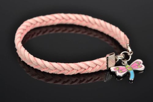 Pulsera de gamuza natural para mujeres rosada - MADEheart.com