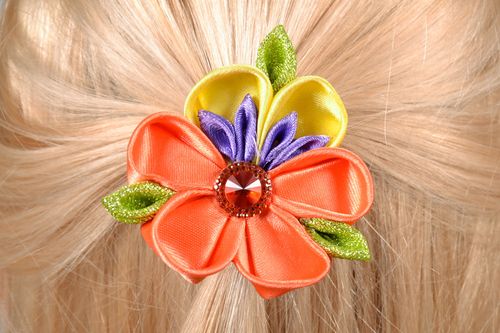 Kanzashi flower scrunchy - MADEheart.com