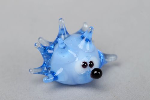 Lampwork Figur Igel aus Glas - MADEheart.com