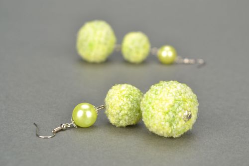 Gehäkelte lange Ohrringe Grüner Strahl - MADEheart.com