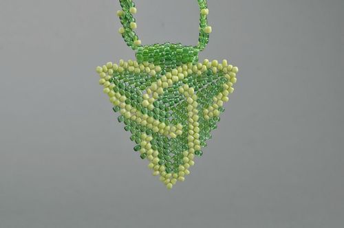 Collier en perles de rocailles Nœud celtique vert - MADEheart.com