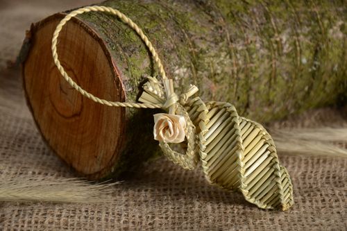 Handmade Spielzeug aus Stroh für Weihnachtsbaum an Wand originell wunderschön - MADEheart.com