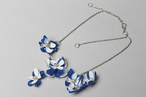 Plastic flower necklace with chain - MADEheart.com