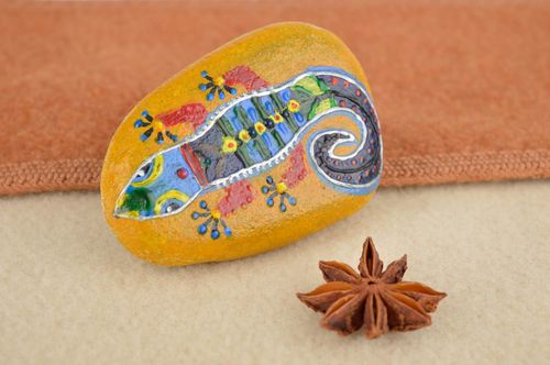 Sasso dipinto fatto a mano pietra marina lucertola decorazione di casa  - MADEheart.com