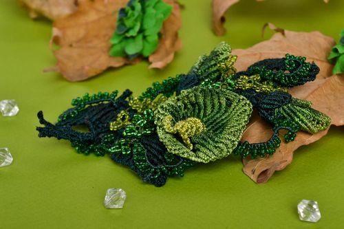 Broche hecho a mano color verde accesorio de moda regalo personalizado - MADEheart.com