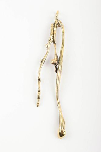 Origineller Anhänger aus Messing für Frauen schön künstlerische Handarbeit - MADEheart.com