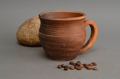 Керамическая чашка большая коричневая объемом 300 мл удобная ручной работы - MADEheart.com
