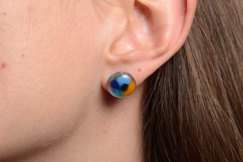 Small stud earrings round-shaped colored blue with yellow glass handmade jewelry - MADEheart.com
