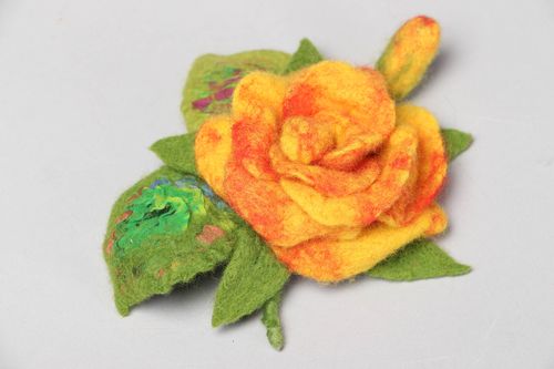 Broche flor de fieltro - MADEheart.com