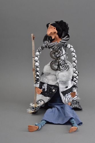 Statuetta signorina in argilla fatta a mano figurina decorativa in ceramica  - MADEheart.com