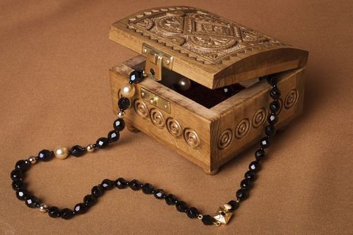 Carved wooden box - MADEheart.com
