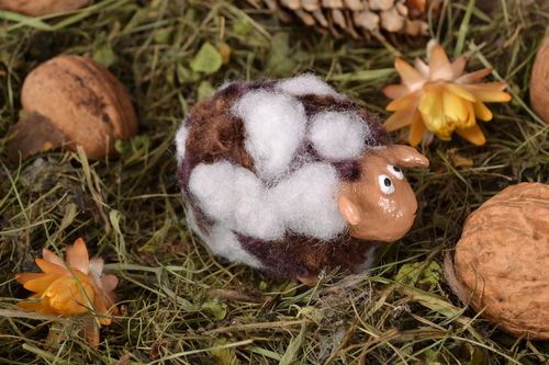 Statuina pecorella in cartapesta fatta a mano soprammobile souvenir artigianale - MADEheart.com