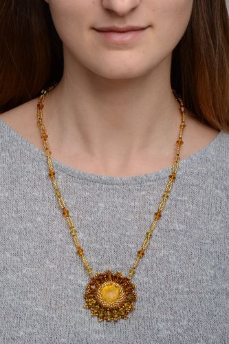 Pendentif de perles de rocaille et perles à facettes rond jaune fait main - MADEheart.com