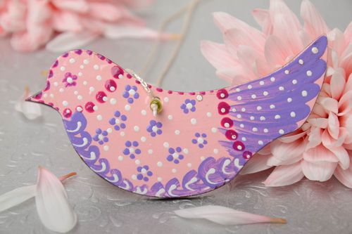 Suspension décorative en panneau de fibres faite main peinte Oiseau mignon - MADEheart.com