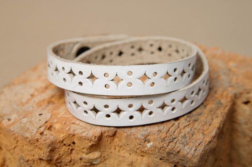Pulsera de cuero hecha a mano bisutería artesanal accesorio para mujer - MADEheart.com