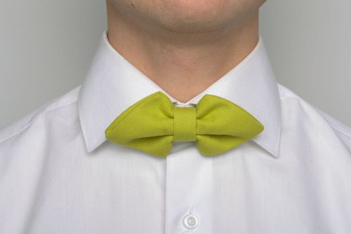 Gravata-borboleta artesanal em cor de verde claro  - MADEheart.com