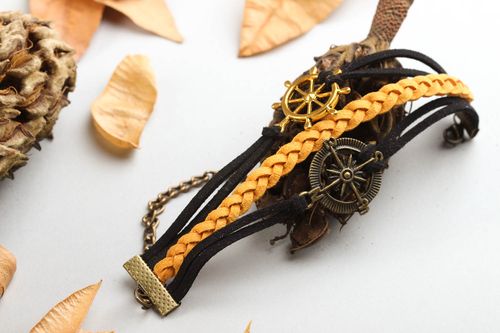 Pulsera de cuero y gamuza hecha a mano accesorio para mujer bisutería elegante  - MADEheart.com