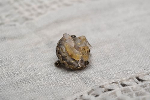 Brooch with quartz - MADEheart.com