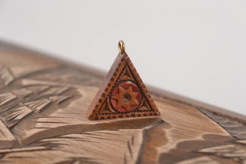 Beautiful handmade wooden pendant neck pendant designs charm jewelry gift ideas - MADEheart.com