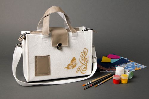 Bolso artesanal para mujer accesorio de moda bolso de cuero y fieltro blanco - MADEheart.com