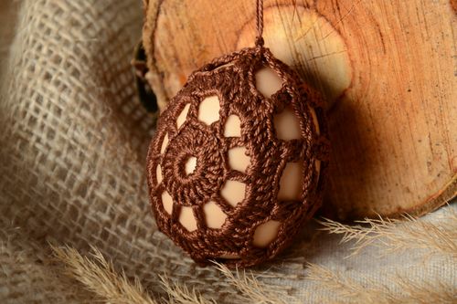 Huevo de Pascua envoelto con hilos de algodón marrón - MADEheart.com